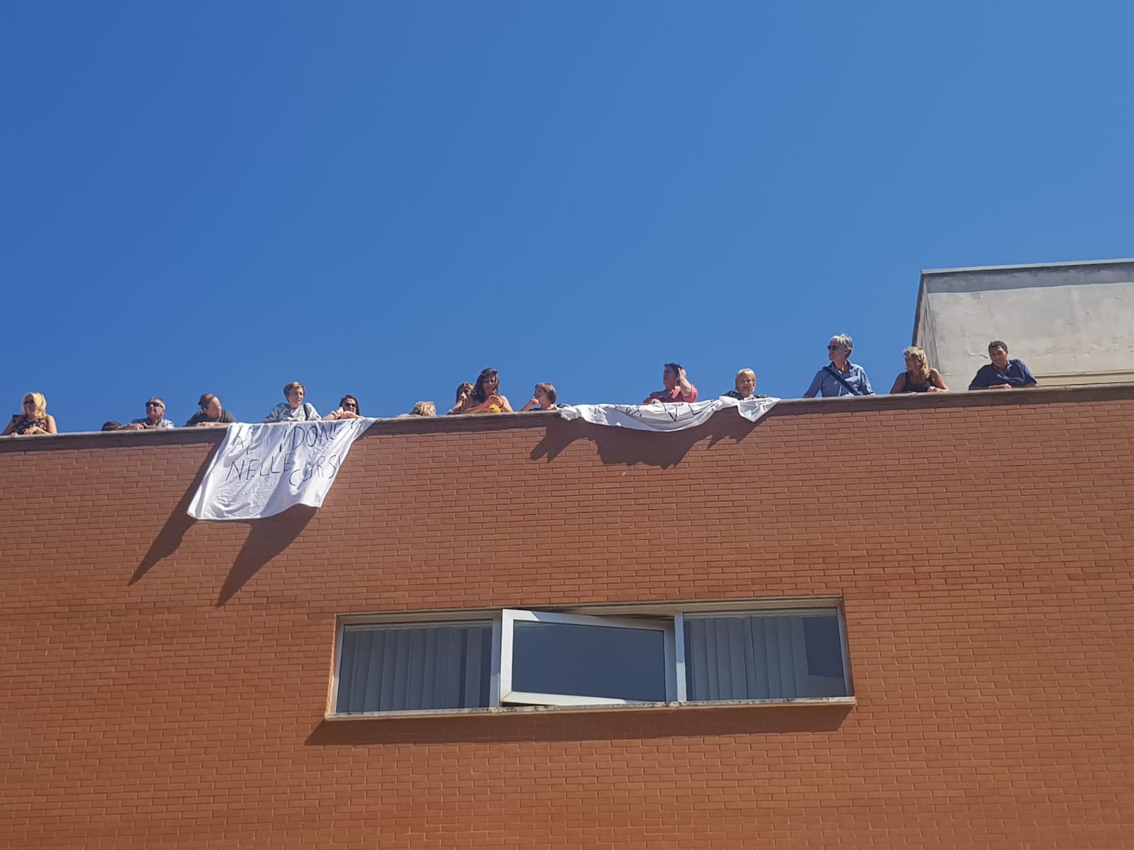 PROTESTA PRESSO LA DIREZIONE GENERALE DELL’OSPEDALE IN VIA RIVOCATI